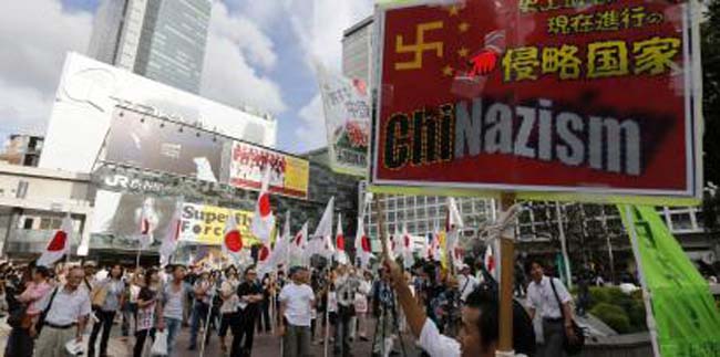 Hàng trăm người Nhật Bản ngày 22/9 đã biểu tình phản đối Bắc Kinh liên quan đến cuộc tranh chấp chuỗi đảo Senkaku/Điếu Ngư trên Biển Hoa Đông.