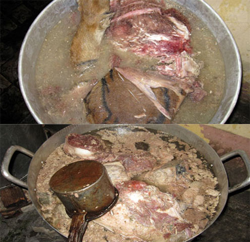  Thịt hổ chặt ra cho vào các nồi to để tách xương