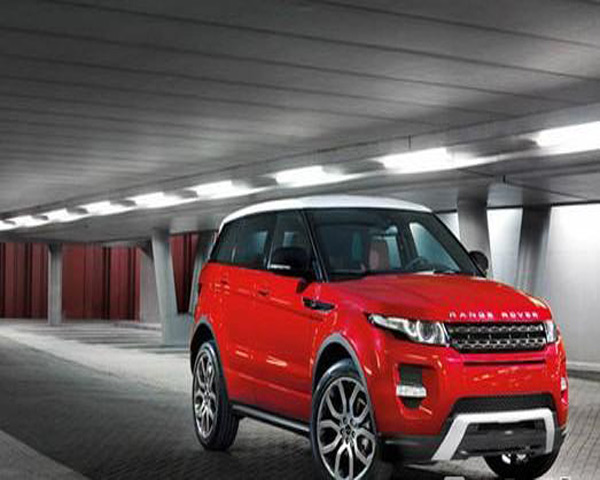 Land rover màu đỏ chói của cô cảnh sát cứu hỏa 8X ở Hắc Long Giang Trung Quốc