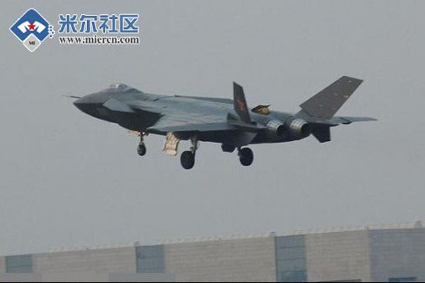 Hình ảnh hiếm hoi được cho là của máy bay J-31 trong một lần thử nghiệm gần đây...