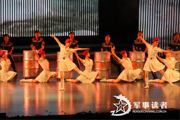 Chiêm ngưỡng hình ảnh những nữ quân nhân Trung Quốc khoe vẻ xuân thì trong điệu múa mừng chiến thắng...