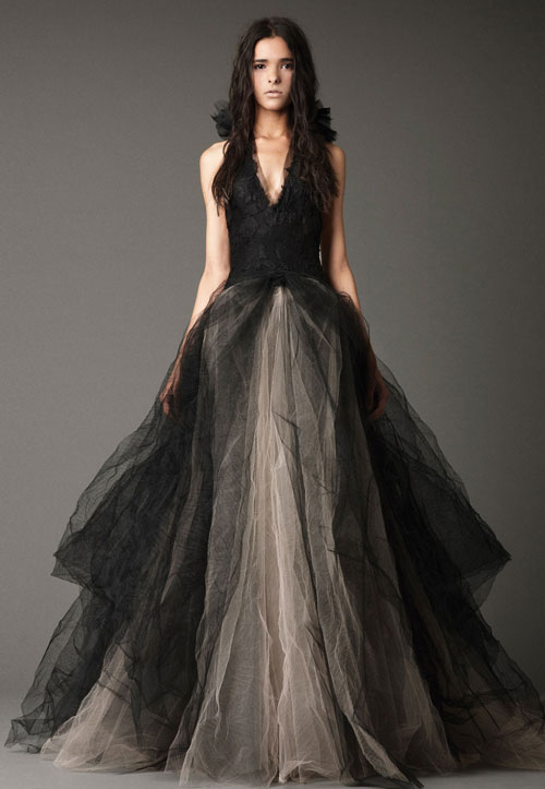 Vera Wang nổi tiếng với những chiếc váy cưới được thiết kế đẹp mắt và sang trọng.