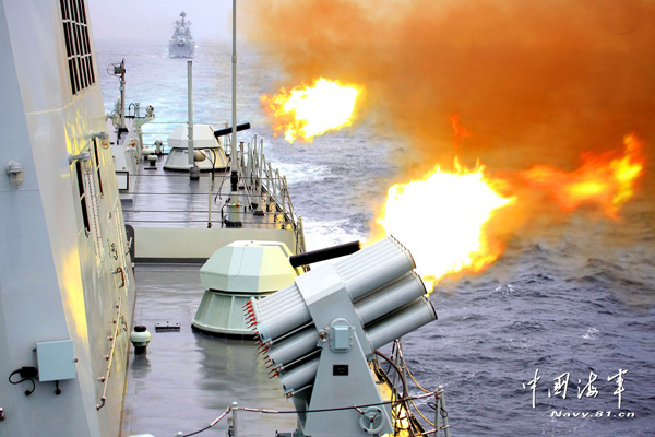 Ảnh cận đạn pháo được hải quân Trung Quốc vãi như mưa trên vùng biển nóng Hoa Đông...