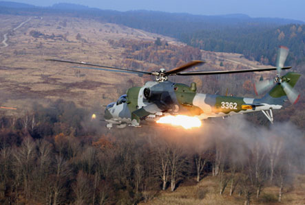 Trực thăng vũ trang Mi-24 phóng rocket.