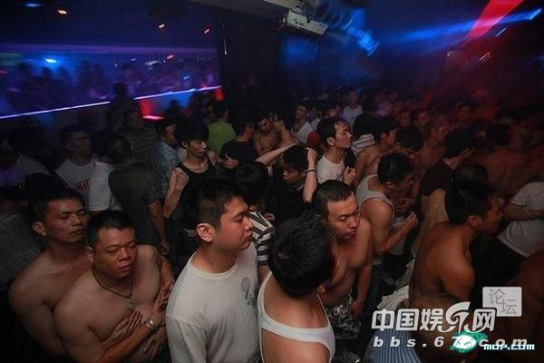 Ở những nước Á Đông như Trung Quốc, Đài Loan... mặc dù những quán bar đồng tính không được công khai hoạt động, nhưng nhiều người vẫn biết những địa chỉ đó chỉ dành cho người thuộc thế giới thứ 3...