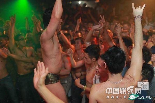 Trong bữa tiệc thác loạn của dân đồng tính Đài Loan có sự tham gia của những 