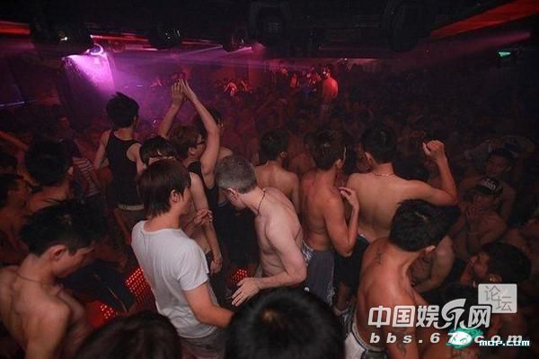 Hình ảnh về bữa tiệc thác loạn của dân gay tại Đài Loan...