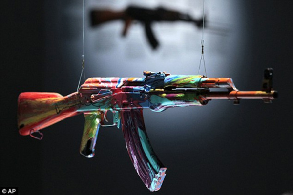 Ak-47 đẹp lạ để mang hòa bình lại cho thế giới
