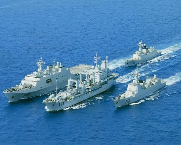 Tờ Thiết Huyết cho biết: Để Liêu Ninh không biến thành miếng mồi ngon của kẻ thù, thì việc có 1 hạm tàu thật hùng mạnh bảo vệ là vấn đề sống còn với Hải quân Trung Quốc. Rất nhiều loại khu trục hạm được xem xét tới nhắc tới đầu tiên là khu trục hạm lớp 054A, một trong những loại khu trục hạm hiện đại nhất của Hải quân Trung Quốc hiện nay.
