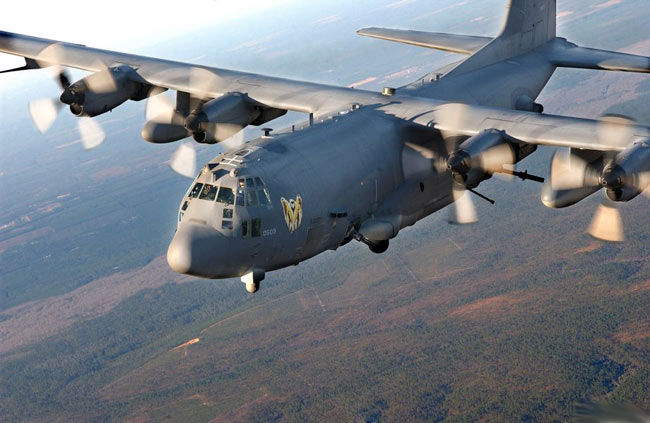  Và trong những ngày tháng diễn ra Chiến dịch Biên giới Tây Nam 1979, biên đội C-130 đã nhiều   lần cất cánh oanh tạc mục tiêu quân Khơme đỏ phá hủy nhiều xe tăng, pháo binh, kho tàng, sở chỉ   huy địch, góp phần vào chiến thắng của quân đội ta đánh bại quân xâm lược, giúp đỡ nhân dân   Campuchia thoát họa diệt chủng. (Theo ĐVO)