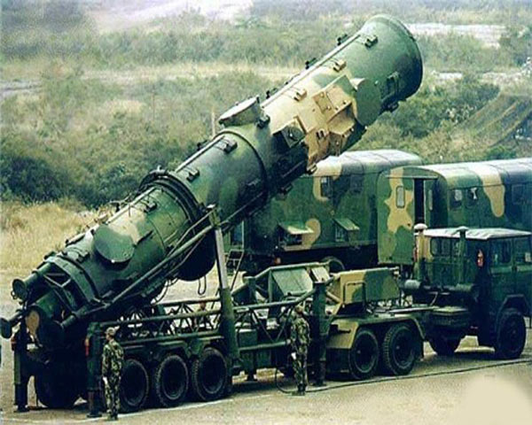 Theo Toshi Yoshihara, giáo sư tại Đại học Chiến tranh hải quân Mỹ: “Trung Quốc có thể tiến ra và tấn công Mỹ trước khi Mỹ có thể tiến đủ gần tới lục địa Trung Quốc để đáp trả”. Và tên lửa chống tàu sân bay “có thể có tác động tâm lý dai dẳng đối với các nhà hoạch định chính sách Mỹ. Nó khẳng định thêm rằng hải quân Mỹ không còn thống trị những ngọn sóng đại dương như họ đã từng có kể từ cuối Thế chiến II”.