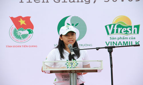 Bà Nguyễn Hữu Ngọc Trân – Quyền Giám đốc Điều hành Marketing, Công ty Cổ phần Sữa Việt Nam - Vinamilk chia sẻ: “Cùng với những chương trình cộng đồng khác của Vinamilk như Quỹ sữa vươn cao Việt Nam, Quỹ học bổng Vinamilk Ươm mầm tài năng trẻ Việt Nam, nhãn hàng Vfresh của Công ty Vinamilk triển khai chương trình Quỹ 1 triệu cây xanh cho Việt Nam với mong muốn được chung tay cùng với cộng đồng xã hội cải thiện môi trường sống xung quanh, cho chính chúng ta và thế hệ tương lai