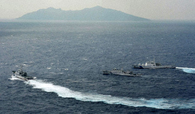 Hãng Kyodo dẫn nguồn tin từ Lực lượng bảo vệ bờ biển Nhật Bản (JCG) cho biết trưa 3/10,  ba tàu hải giám Trung Quốc đã tiến vào vùng lãnh hải của Nhật Bản, xung quanh quần đảo Điếu Ngư/Senkaku tranh chấp trên Biển Hoa Đông.