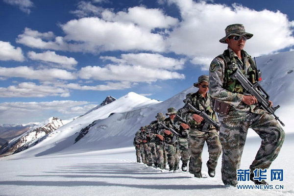 Thực hiện nhiệm vụ được giao binh lính Trung Quốc thường phải tiến hành những cuộc hành quân kiểm tra, nắm bắt tình hình tại chỗ...