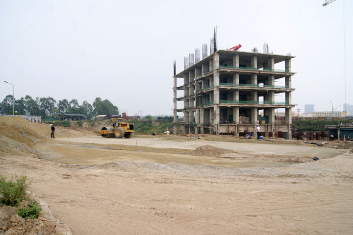 Đơn vị thi công đang phấn đấu hoàn thành khắc phục “hố tử thần” để thông xe vào ngày 10/10 tới.