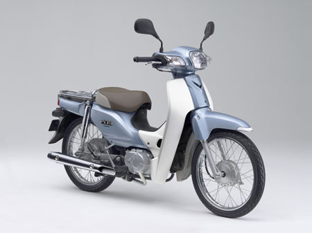 Trong khi đó Honda Super Cub 110 2013 phiên bản nâng cấp đã có mặt tại Việt Nam và khách hàng muốn sở hữu một chiếc xe huyền thoại này ước tính sẽ phải bỏ ra đến hơn 100 triệu đồng, đắt hơn cả một chiếc Honda SH nội.