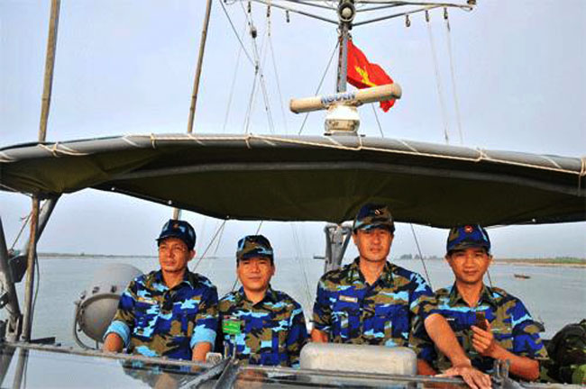 Tập thể tàu BP-290103 do Đại úy Trần Xuân Toàn làm Thuyền trưởng luôn vững vàng tay lái, vượt qua sóng to gió lớn, hoàn thành xuất sắc nhiệm vụ được giao