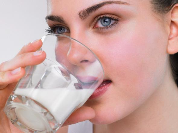 Sữa là một thứ nguyên liệu chính để chế các công thức làm đẹp