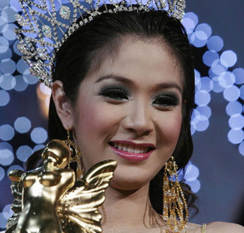 Năm 2007, chiếc vương miện danh giá đã thuộc về thí sinh nước chủ nhà, cô sinh viên 21 tuổi học chuyên ngành kinh doanh, Panyrat Kirapatpakon.  