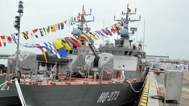  Pháo hạm TT400TP (HQ-273) do công ty Hồng Hà đóng mới được nghiệm thu giai đoạn 1 ngày 15/2/2012, nghiệm thu cấp quân chủng bắn đạt thật ngày 29/3/2012, kết thúc huấn luyện kíp tàu cả hai giai đoạn tháng 6/2012