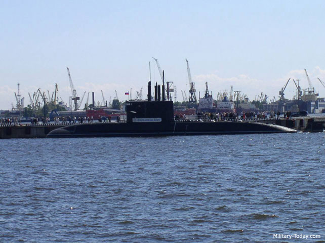 Hãng đóng tàu Admiralteiskye Verfi đảm nhiệm đóng các tàu ngầm lớp Lada đã sẵn sàng. Hải quân Nga thông báo là hãng này hiện cũng đóng một tàu ngầm lớp Lada cải tiến thuộc “biến thể” dành cho xuất khẩu là Projekt 1650 Amur.