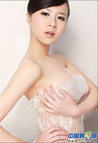 Sở hữu một hình thể khá lý tưởng nên LinLin thường được mời làm người mẫu cho các hãng nội y hàng đầu tại Trung Quốc...