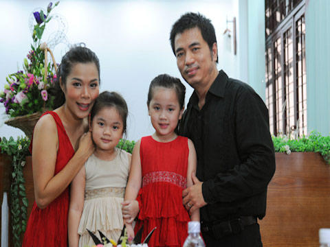 Nhưng tính cách truyền thống của một cô gái Huế đã khiến Mỹ Lệ quyết định hi sinh sự nghiệp đang thăng hoa của mình để lấy chồng, sinh con.