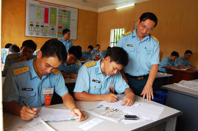 Thiếu tướng Lê Huy Vịnh, Phó Tư lệnh Quân chủng, Trưởng ban tổ chức cho rằng: Để đánh thắng các cuộc tiến công hoả lực đường không của địch, thì ngay từ thời bình, chúng ta phải không ngừng huấn luyện để khai thác, sử dụng có hiệu quả khí tài, trang bị mới cải tiến hiện đại; xây dụng đội ngũ cán bộ, chiến sỹ có trình độ chuyên môn giỏi, chỉ huy thao tác thực hành chiến đấu thuần thục. 