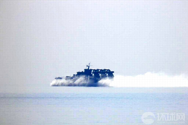 Hình ảnh tầu Zubr được cho là sản xuất để cung cấp cho Trung Quốc đang được Ukraina thử nghiệm trên biển trước khi bàn giao cho hải quân Trung Quốc...