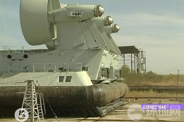 Hiện Zubr được đưa vào trang bị sử dụng trong hải quân Nga (5 tàu), Ukraina (3 tàu) và Hy Lạp (4 tàu). Chiếc tầu đầu tiên của Trung Quốc sắp được bàn giao và 3 chiếc nữa đang được tiếp tục lắp đặt hoàn thiện...