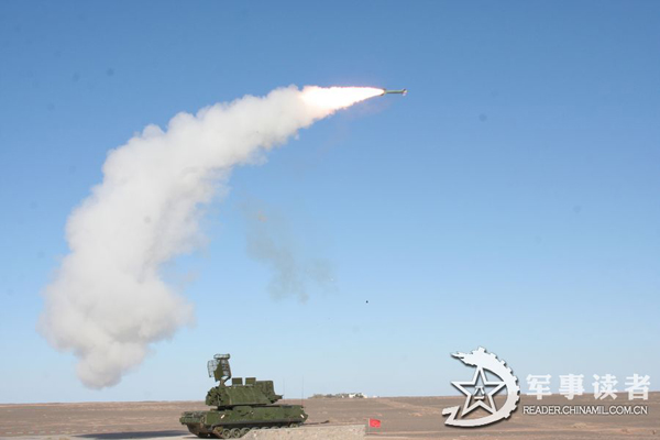 Tên lửa được phóng đi từ xe chuyên dụng để tiêu diệt mục tiêu...