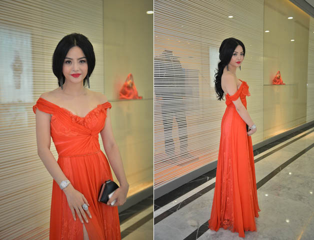 Ngày 11/10 Hoa hậu người Việt hoàn cầu 2012 Julia Hồ (váy cam) đã tự tin khoe vẻ đẹp của mình trước ống kính bên cạnh các ngôi sao nổi tiếng trong một sự kiện quan trọng được tổ chức tại Viêt Nam.