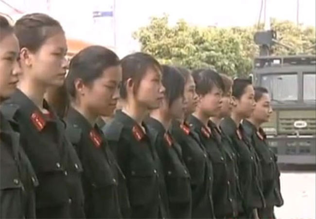 32 cô gái của trung đội cảnh sát đặc nhiệm được tuyển chọn ngay từ đầu vào cách đây hai năm tại Trường trung cấp Cảnh sát vũ trang.