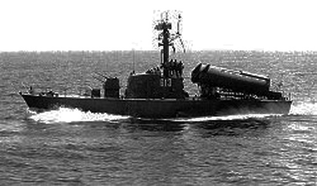 Với hỏa lực như vậy, trong tác chiến, tàu Komar có thể độc lập hoặc đi theo đội hình cùng tấn công mục tiêu lớn với sự yểm trợ không quân, không ở lại trên biển hơn một ngày hoặc lâu hơn tránh thời tiết xấu.