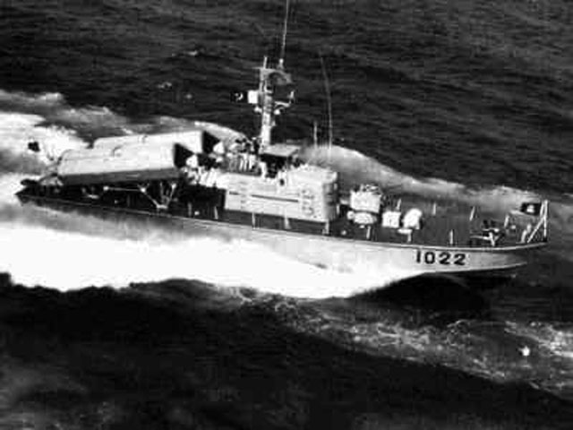 Theo tài liệu Hải quân Mỹ, trong năm 1972, khi đang hoạt động ngoài khơi vịnh Bắc Bộ, hệ thống tác chiến điện tử AN/WLR-1 trên tuần dương hạm USS Sterett (CG-31) phát hiện tín hiệu radar MR-331 trong chế độ khóa mục tiêu liên tục. Sau khi hệ thống radar xác định rõ, các sĩ quan điều khiển USS Sterett cho rằng đó là một tàu Komar của Việt Nam và tên lửa P-15 Termit đang tiến đến. Ngay lập tức, USS Sterett phóng 2 tên lửa đối không tầm trung RIM-2 Terreir đánh chặn. Ít giây sau, mục tiêu biến mất trên màn hình radar. Lịch sử hoạt động của USS Sterett ghi nhận, tàu này đánh chặn thành công tên lửa P-15.  (Theo Đất Việt)
