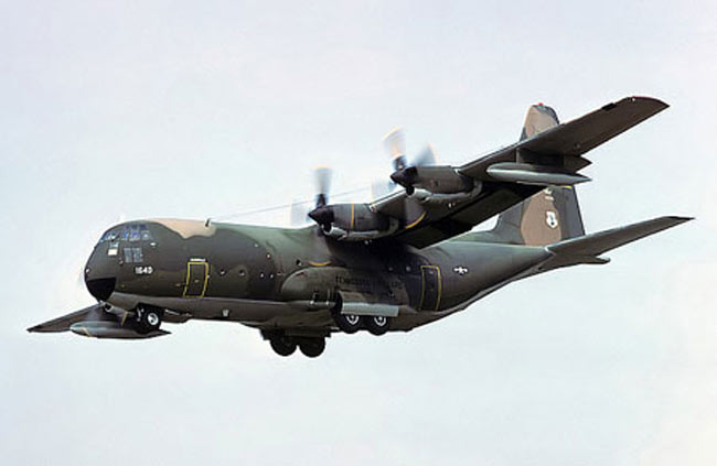 Máy bay vận tải C-130 do hãng Lockheed phát triển đảm nhiệm vai trò chở quân, chở hàng hóa. Mỹ viện trợ cho VNCH vài chục chiếc loại này, nhưng tính tới sau năm 1975 ta chỉ thu giữ được 7 chiếc. Phần còn lại, một số bính lính VNCH lái bỏ chạy ra nước ngoài, một số bị phá hủy.