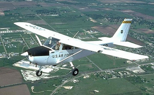 Máy bay cánh quạt T-41 cũng do hãng Cessna sản xuất dùng cho huấn luyện đào tạo phi công. Sau 1975, hoạt động của nó vẫn giữ nguyên dùng để huấn luyện.