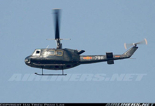 Trực thăng da dụng UH-1 do hãng Bell Helicopter phát triển cho vai trò vận tải, chở quân, trinh sát, hỗ trợ hỏa lực. Quân Mỹ sử dụng rộng rãi UH-1 trên chiến trường Việt Nam cho nhiều nhiệm vụ.