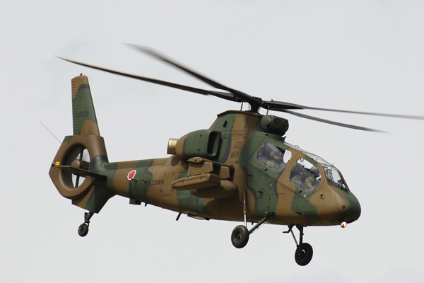 OH-1 Ninja là phiên bản trực thăng của quân đội Nhật được thiết kế dành cho hai phi công. Mỗi thành viên trong kíp lái sử dụng 2 hành hình hiển thị đa chức năng để điều khiển bay, thiết bị trinh sát và vũ khí trong quá trình thực hiện nhiệm vụ.