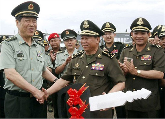 Từ tháng 2/2009, Thủ tướng Campuchia, ông Hun Sen đã gọi Trung Quốc là “người bạn đáng tin cậy nhất” khi cảm ơn những hỗ trợ của Bắc Kinh trong sự phát triển, hòa bình và hòa giải quốc gia Campuchia.