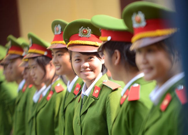 Dù luyện tập gian khổ, nhưng các nữ học viên vẫn giữ được nét hồn nhiên, yêu đời