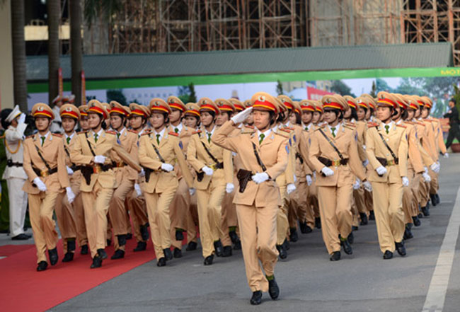 Suốt quá trình học, nữ cảnh sát tương lai được đào tạo võ thuật, đấm bốc như các bạn nam. Đặc biệt, đội đặc nhiệm nữ đầu tiên của Việt Nam cũng được đào tạo tại Học viện.