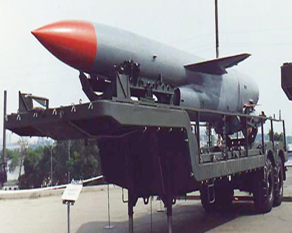 Tổ hợp tên lửa chống hạm REDUT-M là một biến thể dùng cho lực lượng phòng thủ bờ biển của tên lửa P-5 Pyatyorka, NATO định danh là SS-N-3 Shaddock.  Từng là một trong những tên lửa chống hạm chủ lực của Hải quân Liên Xô trong những năm chiến tranh lạnh. P-5 Pyatyorka từng được mệnh danh là “sát thủ tàu sân bay”.