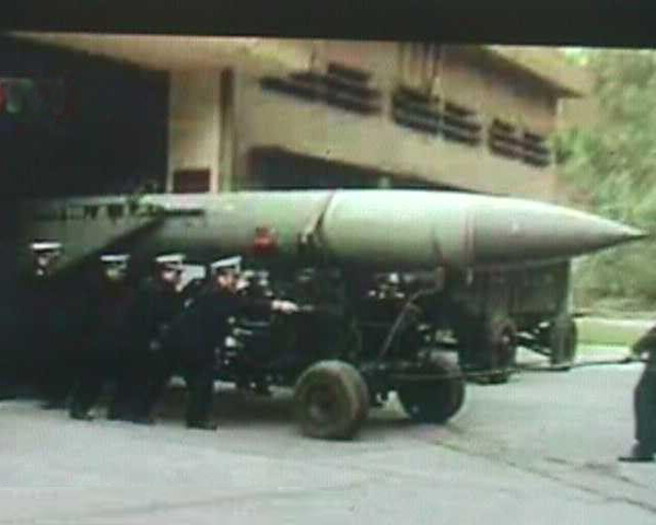 Tên lửa P-35B có chiều dài 10,2m, đường kính gần 1m, sải cánh 2,6m, trọng lượng phóng 4.500kg.  Tên lửa có tầm bắn tối đa 460km,với tốc độ Mach-1.4, biến thể nâng cấp về sau đạt cự ly 550km. Tên lửa sử dụng động cơ nhiên liệu rắn  KRD-26.