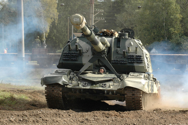 Hình ảnh thiết giáp của Nga lặng lẽ di chuyển thực hiện nhiệm vụ điều động chiến lược và tham gia tập trận đạn pháo.