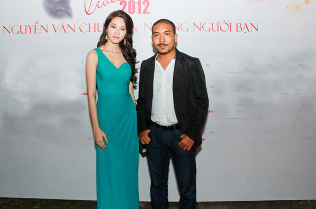 Rất nhiều khán giả đã bất ngờ khi thấy HH Thu Thảo và người tố Phước Sang xù nợ cùng đến tham dự đêm nhạc của nhạc sỹ Nguyễn Văn Chung.