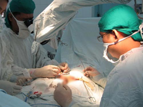 Tinh hoàn bị xoắn nếu nhập viện muộn (trên 6 tiếng) thì rất khó cứu