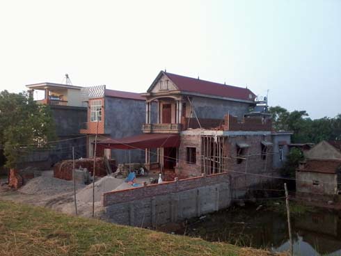 Căn nhà khang trang của gia đình Tú vẫn chưa hoàn thành tại thị trấn Hưng Hóa, Tam Nông, Phú Thọ