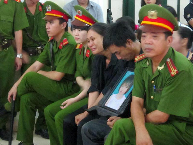 HĐXX đã ngừng đọc nội dung giám định pháp y vì cho rằng công bố nhiều sẽ làm gia đình nạn nhân đau lòng.