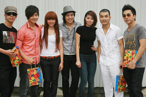 Năm 2010, Minh Hằng cùng với Wanbi Tuấn Anh tham gia chuyến từ thiện Nhịp tim